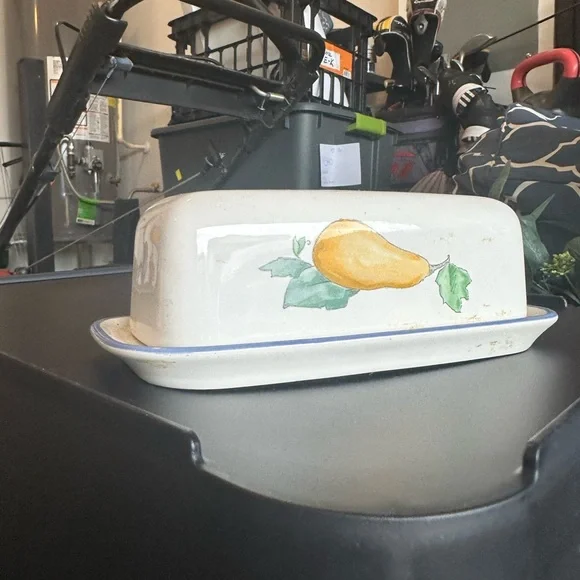 Pfaltzgraff Ceramic Butter Dish with Green Pea Pod Design - Picture 5 of 6